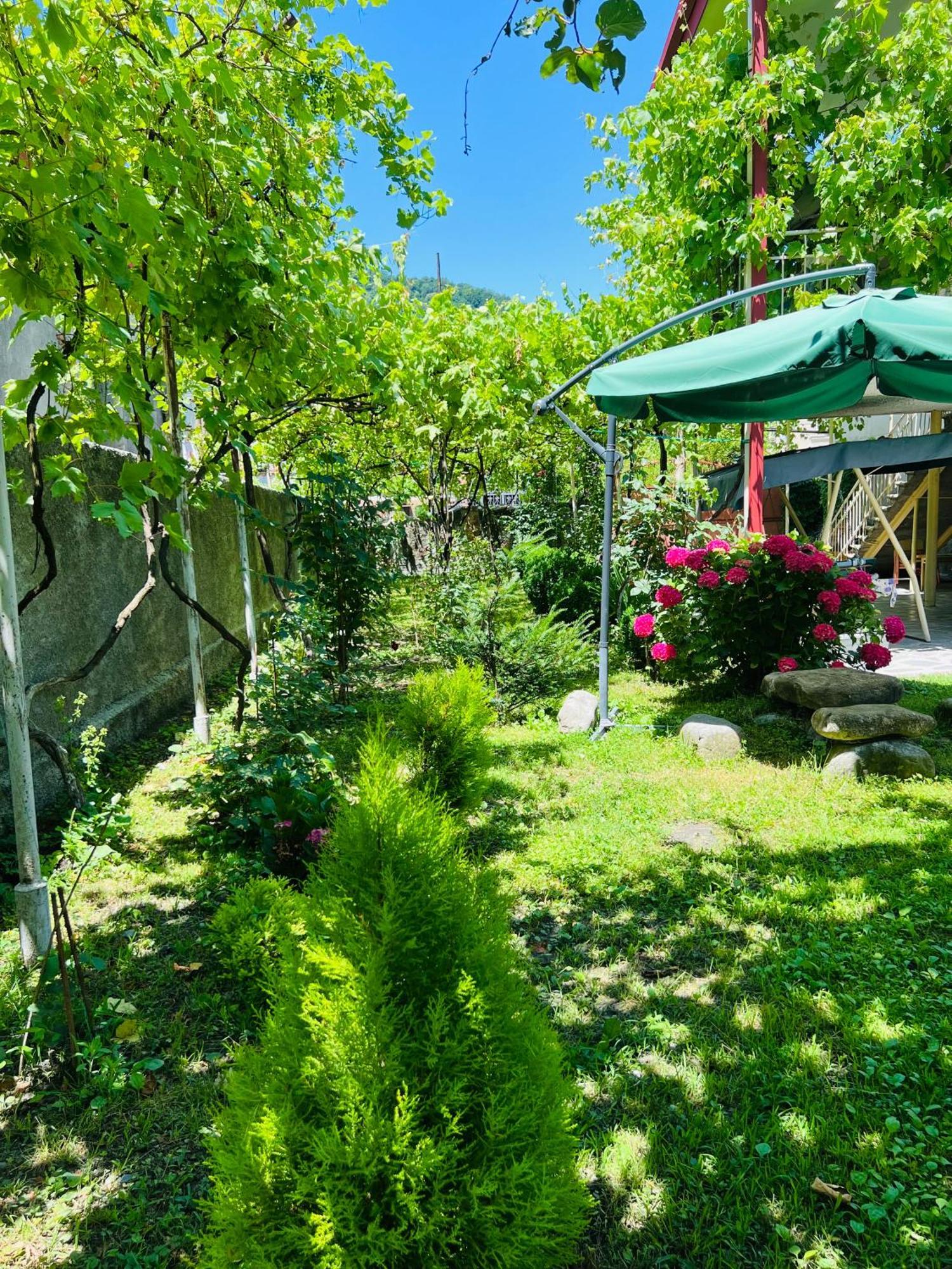 Home Inn-Guesthouse Лагодехи Экстерьер фото