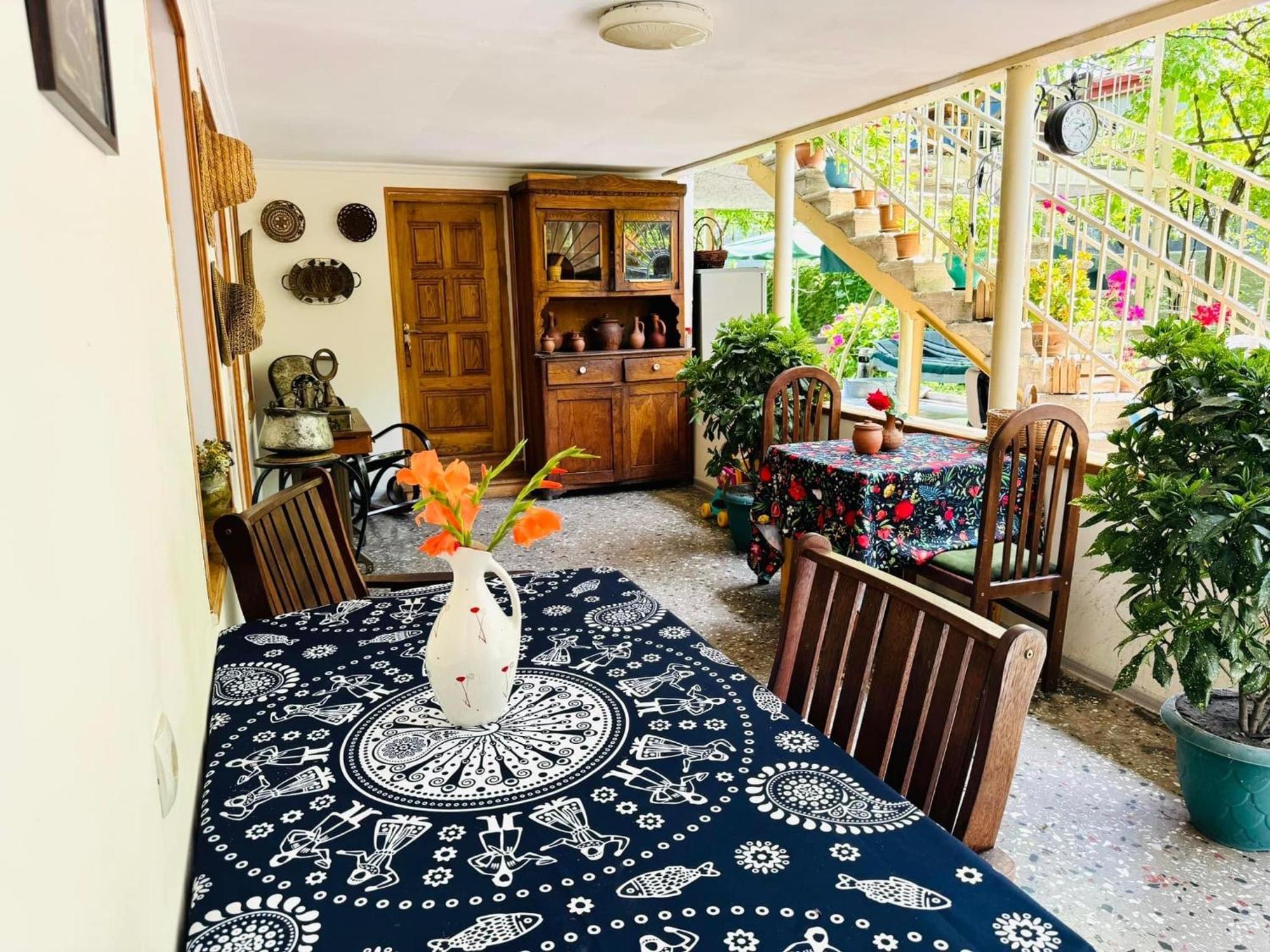 Home Inn-Guesthouse Лагодехи Экстерьер фото