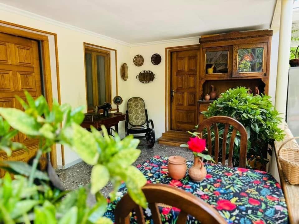 Home Inn-Guesthouse Лагодехи Экстерьер фото